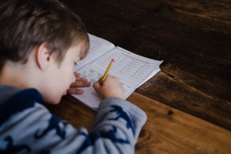 Kid doing schoolwork in what teachers and parents can do for anxiety at school